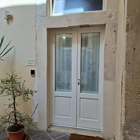 Ermes דירה *